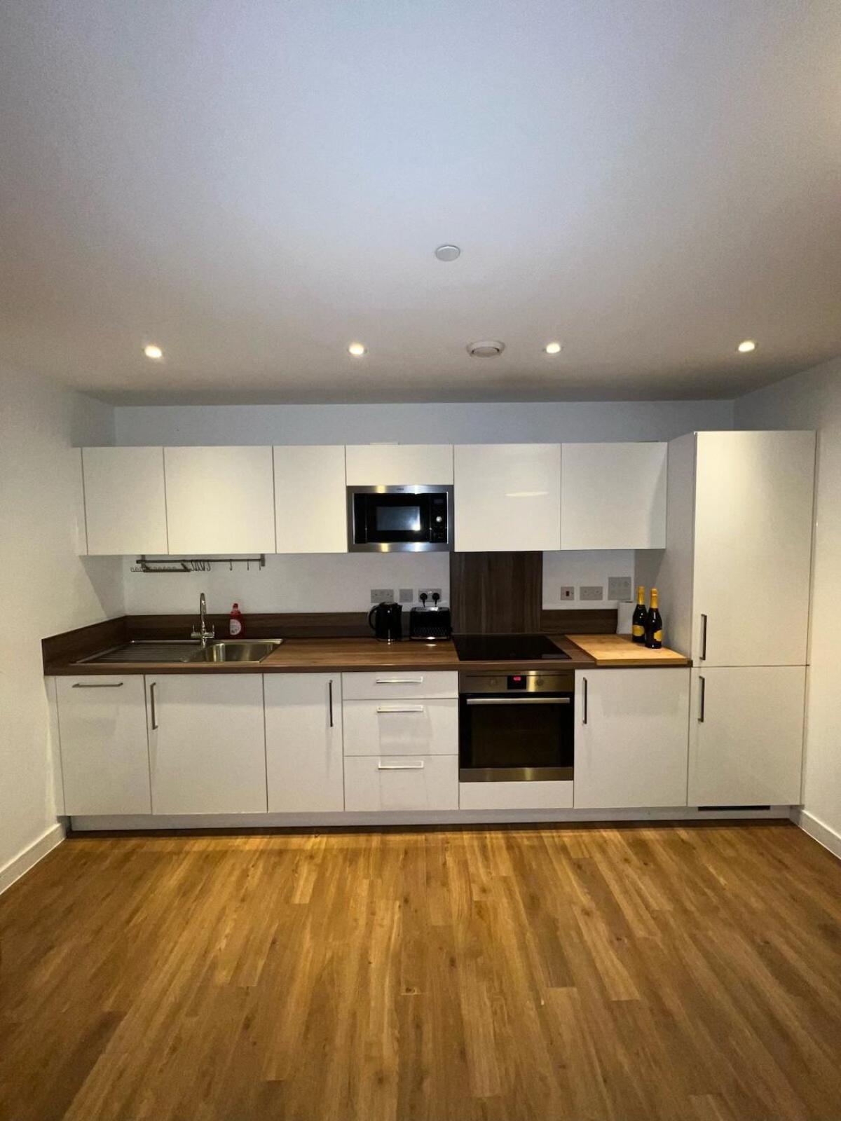 Entire 2 Bedroom Flat London Exterior photo